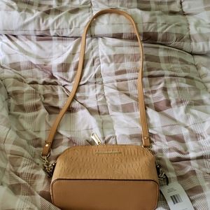 [NEW] Steve Madden Logo Crossbody